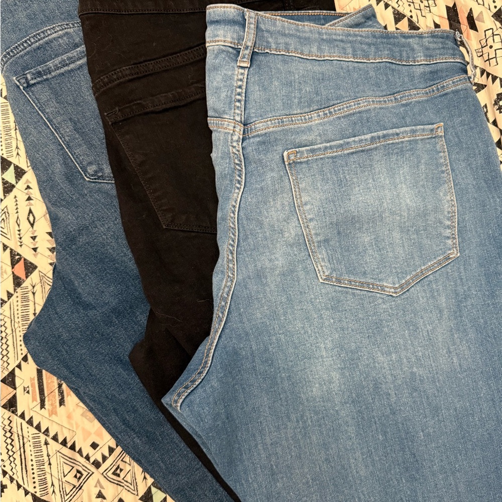 Old Navy Women's Skinny Jeans in Blue and Black